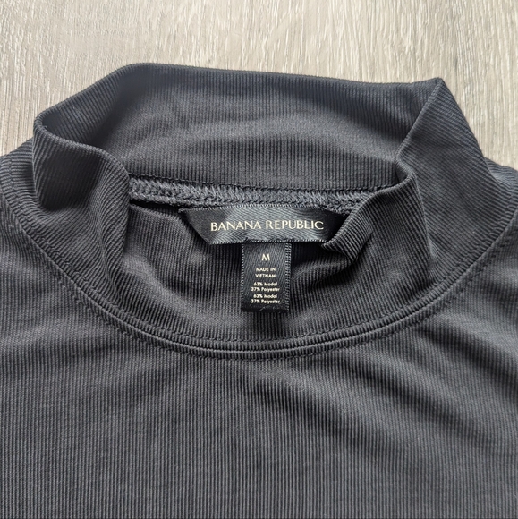 Black Sleeveless Mockneck Top - Picture 3 of 6